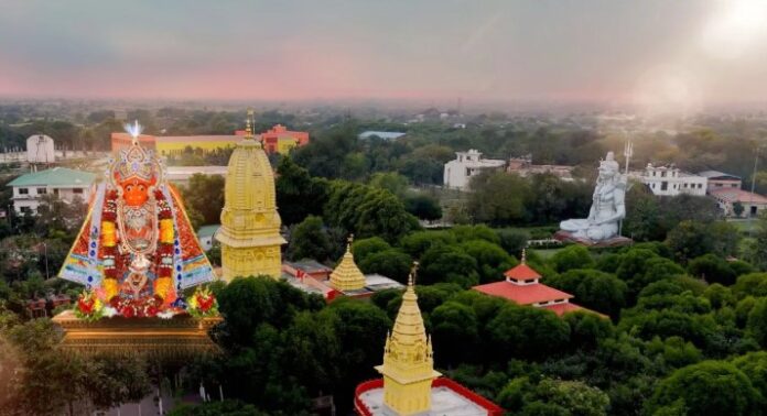 The Mystery of Faith Hidden in the Ravines of the Chambal: Why is the Midnight Aarti at Rawatpura Sarkar Dham Considered an Extraordinary and Miraculous Experience?