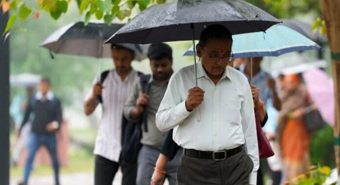 बारिश का बड़ा अलर्ट दिल्ली से एमपी तक मौसम का बदलेगा मिजाज जानिए किन राज्यों में होगी तेज बारिश और ओले.