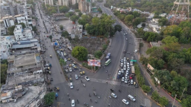 Indore News: ड्रोन से निगरानी में इंदौर की ट्रैफिक व्यवस्था सख्त हुई, नियम तोड़ने वालों पर तुरंत कार्रवाई