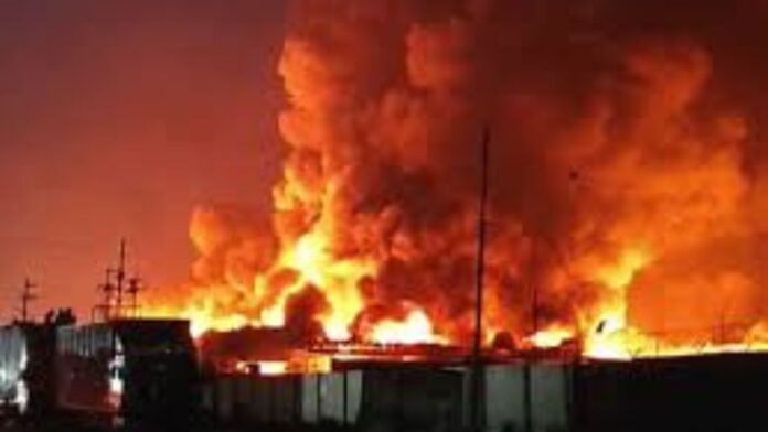 MP News: इंदौर के पास पीथमपुर में भीषण आग कई कंपनियां चपेट में उत्पादन ठप