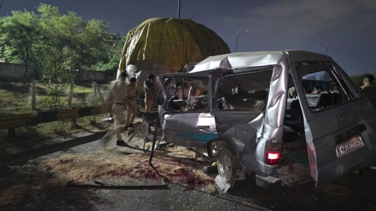 MP News: इंदौर सड़क हादसा देवगुराड़िया में भीषण टक्कर में चार की मौत कई घायल