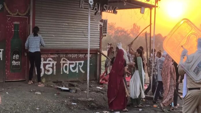 MP News: सागर में शराब दुकान विरोध ने लिया हिंसक रूप, महिलाओं और पुलिस में भिड़ंत