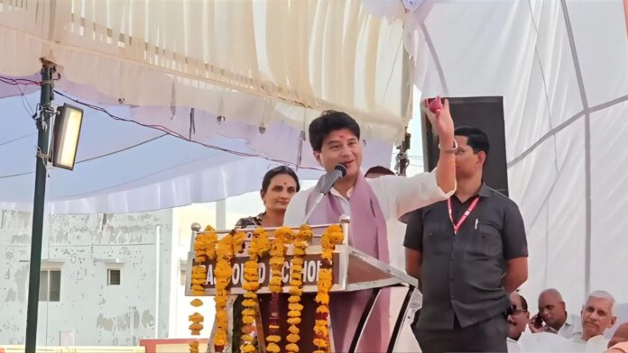 MP News: शिवपुरी में ज्योतिरादित्य सिंधिया का अनोखा बयान जेब में प्याज रखो और लू भगाओ