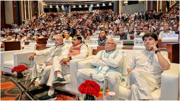 “अपनापन” की किताब… मंच पर दिखा अकेलापन… अपनी ही कैबिनेट का समर्थन नहीं जुटा पाए शिवराज!