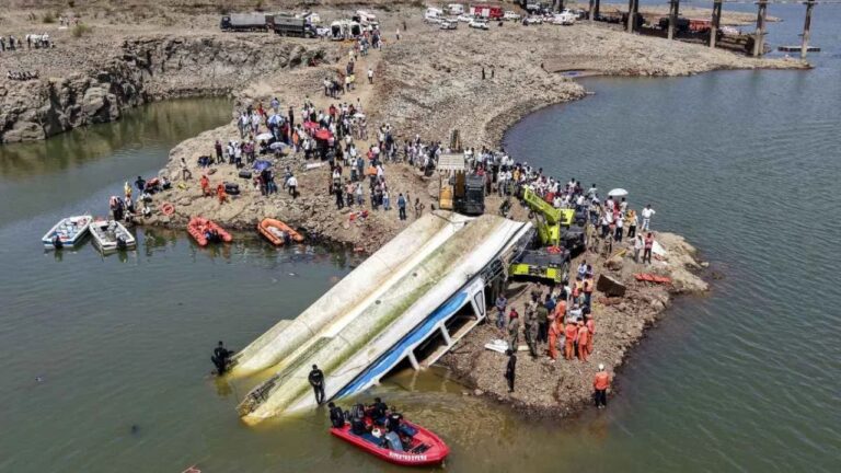 MP News: नर्मदा क्वीन हादसा लाइफ जैकेट लापरवाही से बढ़ा मौत का आंकड़ा