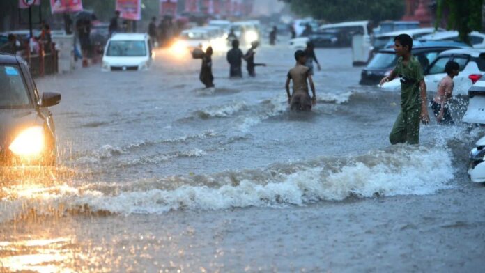 MP Weather Update: मौसम विभाग ने जारी किया अलर्ट 21 जिलों में भारी बारिश की चेतावनी