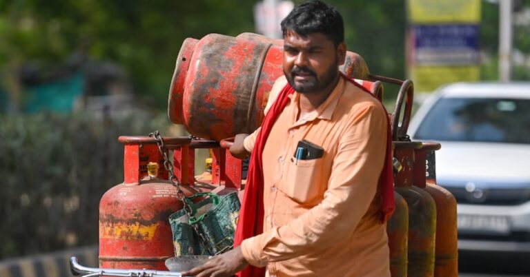 बिगड़ा रसोई का बजट! घरेलू LPG सिलेंडर 29 रुपये महंगा, आज से नई कीमतें लागू