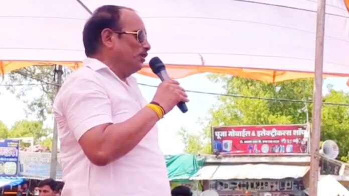 MP News: BJP विधायक प्रीतम लोधी ने कुख्यात डकैत को बताया अपना दोस्त, मचा बवाल