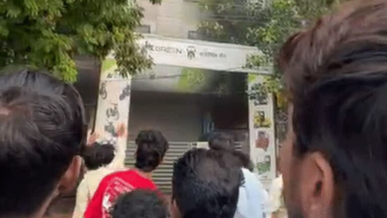MP News: इंदौर बहुमंजिला इमारत के बेसमेंट में भीषण आग से मचा हड़कंप