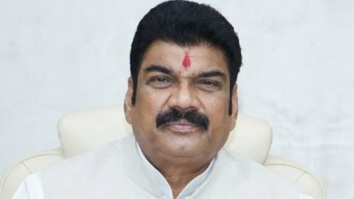 MP News: सागर गेहूं घोटाले में बड़ा खुलासा, बोरियों से निकली मिट्टी और कंकड़