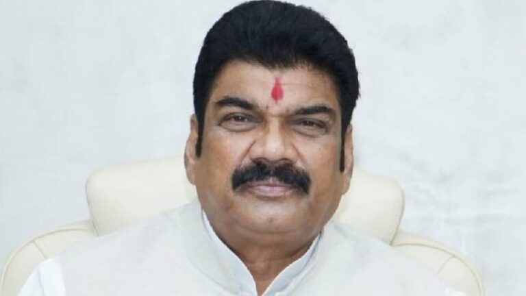 MP News: सागर गेहूं घोटाले में बड़ा खुलासा, बोरियों से निकली मिट्टी और कंकड़