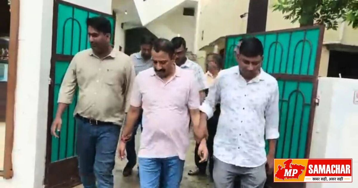 सतना: धान खरीदी के कमीशन में फंसा बैंक CEO, लोकायुक्त ने 96 हजार की रिश्वत लेते दबोचा