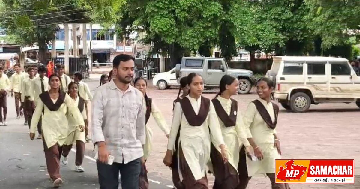 शहडोल: जर्जर स्कूल से परेशान छात्रों ने कलेक्ट्रेट में लगाई गुहार