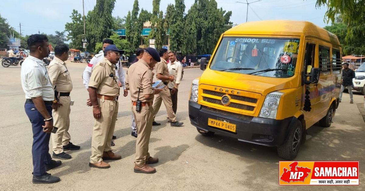 नीमच में स्कूली बच्चों की सुरक्षा से खिलवाड़: ओवरलोड बसों पर प्रशासन का कड़ा प्रहार