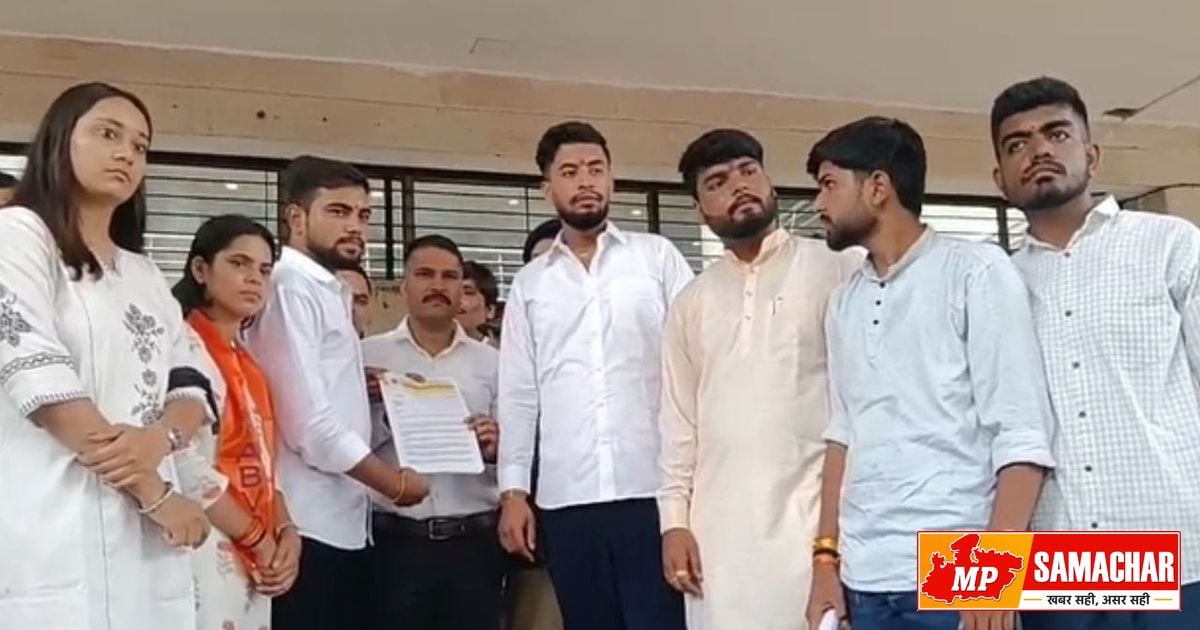 इंदौर: सरकारी कॉलेजों की बदहाली पर ABVP का हल्ला बोल, उच्च शिक्षा मंत्री को सौंपा ज्ञापन