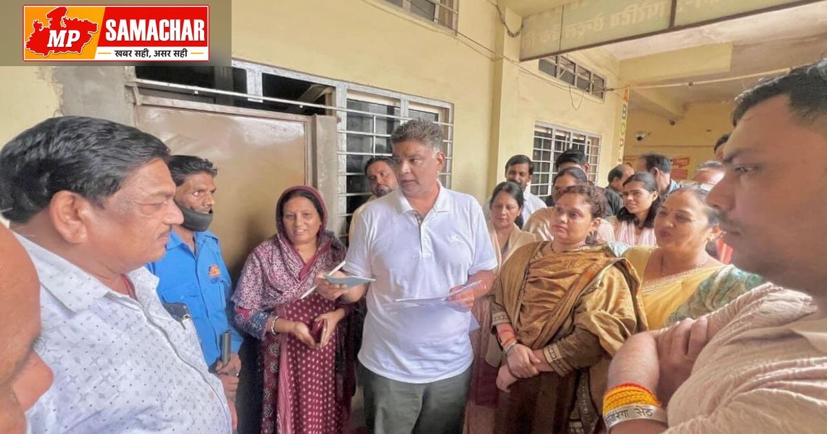 भोपाल में महिलाओं का अनोखा विरोध: त्योहार मनाने के लिए बैंक से मांगा लोन