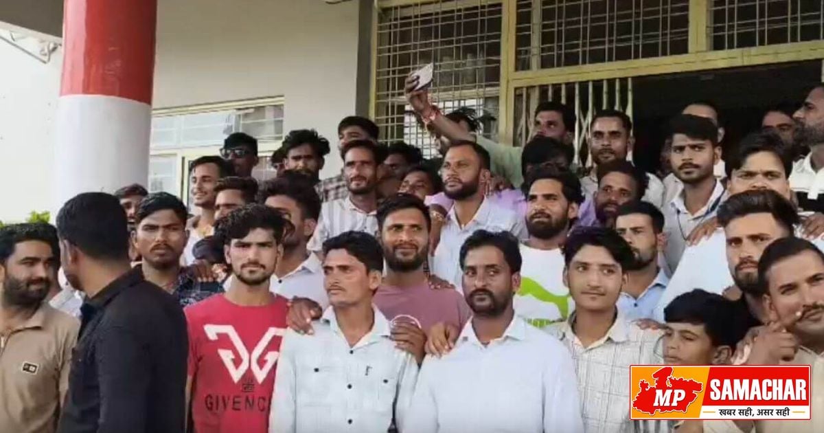 शिवपुरी: जन्माष्टमी के पोस्टर फाड़ने पर बवाल, यादव समाज ने दी आंदोलन की चेतावनी