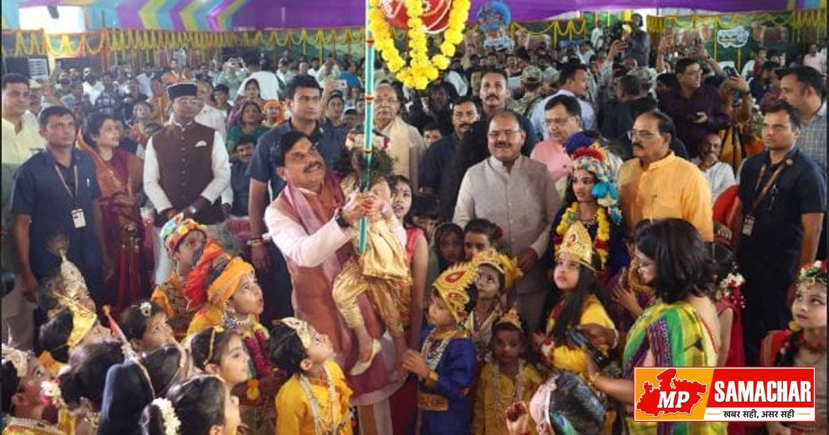 भोपाल: मुख्यमंत्री निवास पर गूंजे कृष्ण भजन, दही-हांडी फोड़कर मनाया जन्माष्टमी का पर्व