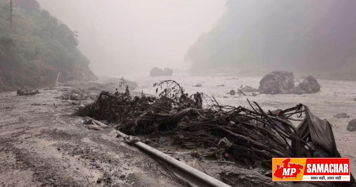 नेपाल-चीन व्यापार मार्ग पर कुदरत की मार, बाढ़ ने तबाह किया ग्यिरोंग पोर्ट