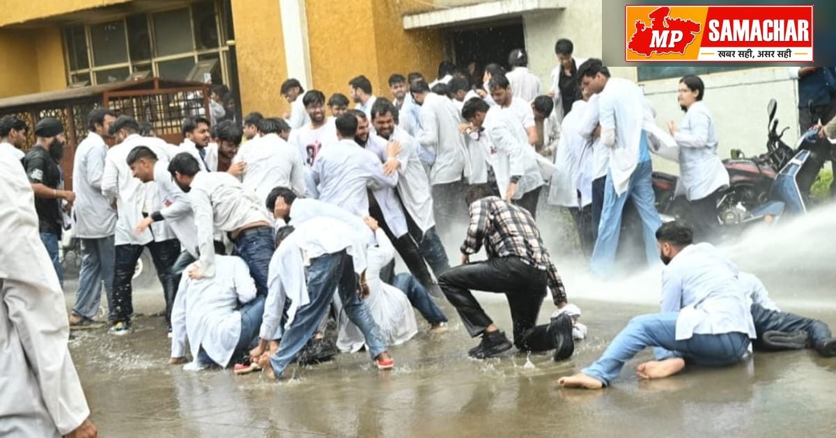 भोपाल: इंटर्न डॉक्टरों पर वाटर कैनन के इस्तेमाल पर सरकार सख्त, जांच के आदेश