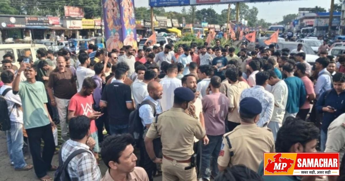 छिंदवाड़ा में भगवा ध्वज हटाने पर बवाल, कमिश्नर ने मौके पर पहुंचकर शांत कराया मामला