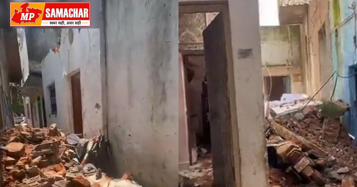 शिवपुरी: मूसलाधार बारिश से ढहा मकान, मलबे में दबी तीन बाइकें
